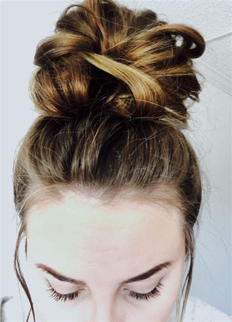 5 Step Messy Top Knot Hair Knot Tutorial Messy Top Knots Bun