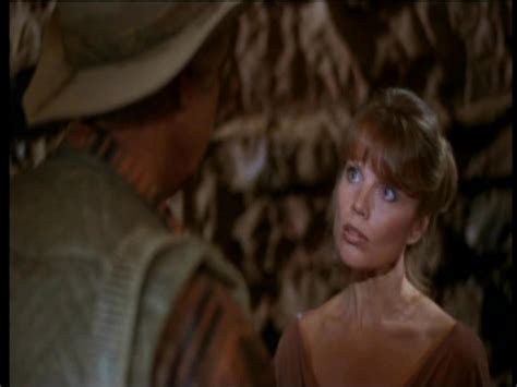 Marta Kristen Nue Dans Les Mercenaires De L Espace