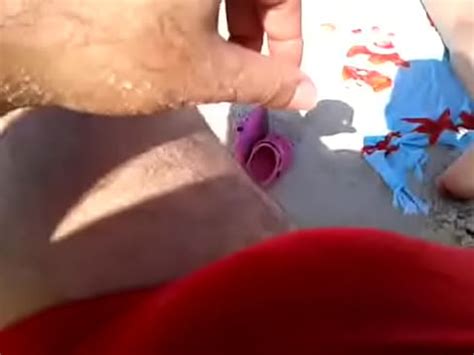 MOSTRANDO A LA ESPOSA EN BIKINA EN LA PLAYA XVIDEOS