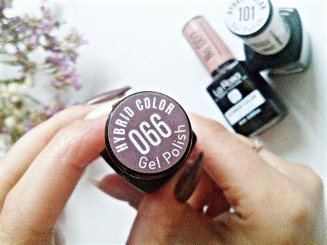 Jesienny Manicure Hybrydowy W Kolorach Nude Od Larosa