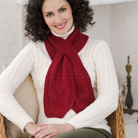 Red Heart Keyhole Scarf Yarnspirations Knitting Patterns Free Scarf