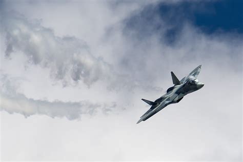 Russia S 5th Generation Fighter Jet Su 57 Crashes During Factory