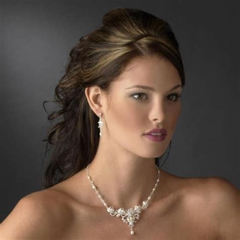 30 Tremendous Bridal Hairstyles For Long Hair Pearl Necklace Wedding