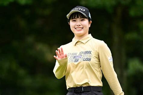 雨に、寒さに対応した女子ゴルフ20歳・尾関彩美悠 2勝目王手「初優勝から間が今年もしたい」 2023年10月21日掲載 ライブドアニュース