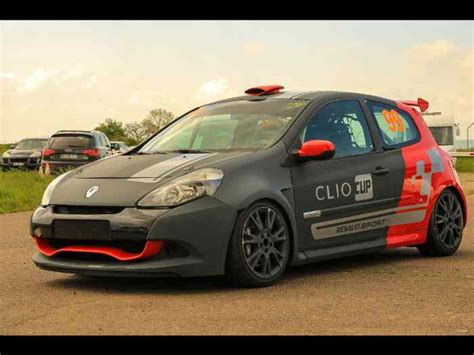 Clio 3 cup pièces et voitures de course à vendre de rallye et de