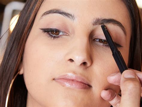 How To Use An Eyebrow Pencil To Fill In Brows