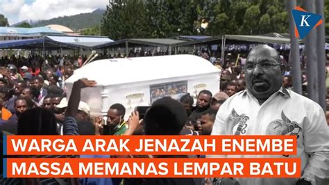 Ribuan Warga Arak Jenazah Lukas Enembe Massa Memanas Lempar Batu Youtube