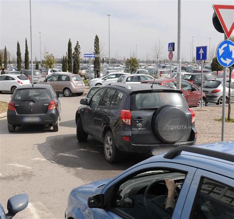 Ospedale è lora dei parcheggi a pagamento