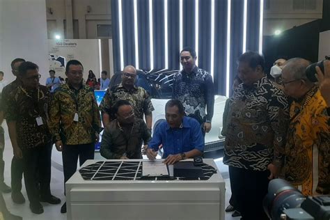 Jusuf Hamka Borong 100 Unit Mobil Listrik Wuling Di GIIAS 2024