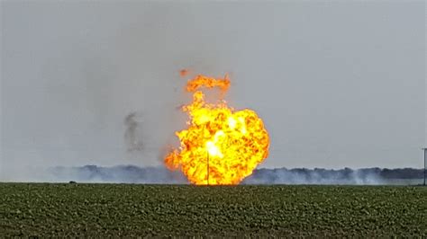 Natural gas pipeline explodes near Hesston - KAKE