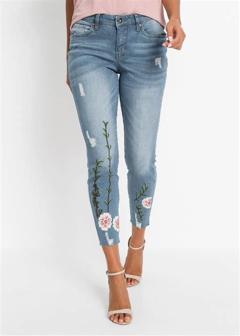 Graziosi Jeans Con Incantevoli Ricami Ed Effetto Usato Azzurro Denim