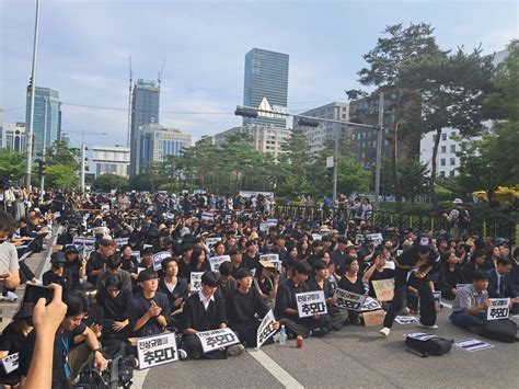 서이초 교사 49재4대 종교 집회 찾아 ‘추모