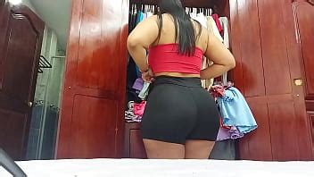 Demi soeur au très gros cul écarte les jambes XVIDEOS