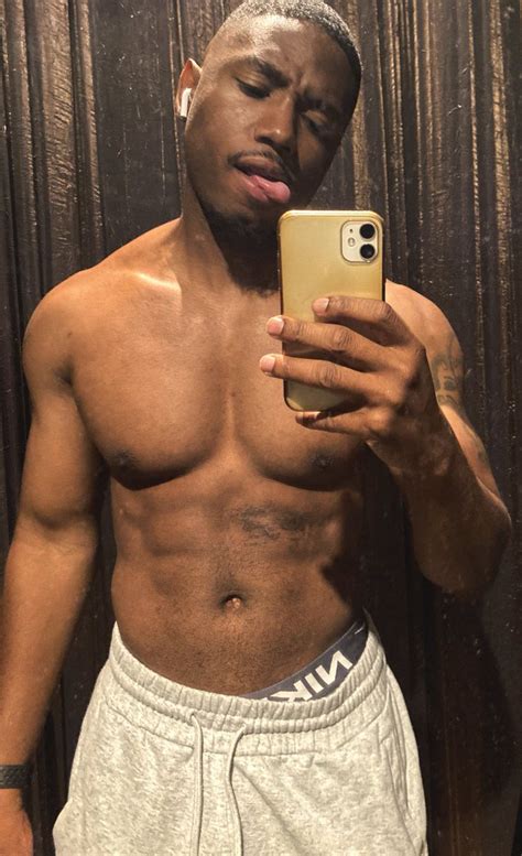 Hot Dudes Good Mood On Twitter RT Anti Cool Why Do Dressing Rooms Have The Best Lighting