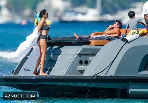 Lauren Silverman Sexy Flaunting Her Sexy Hot Body On Holiday In Barbados Aznude