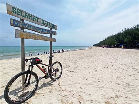 Pantai Pasir Putih Remen Wisata Pantai Di Tuban Dengan Hamparan Pasir