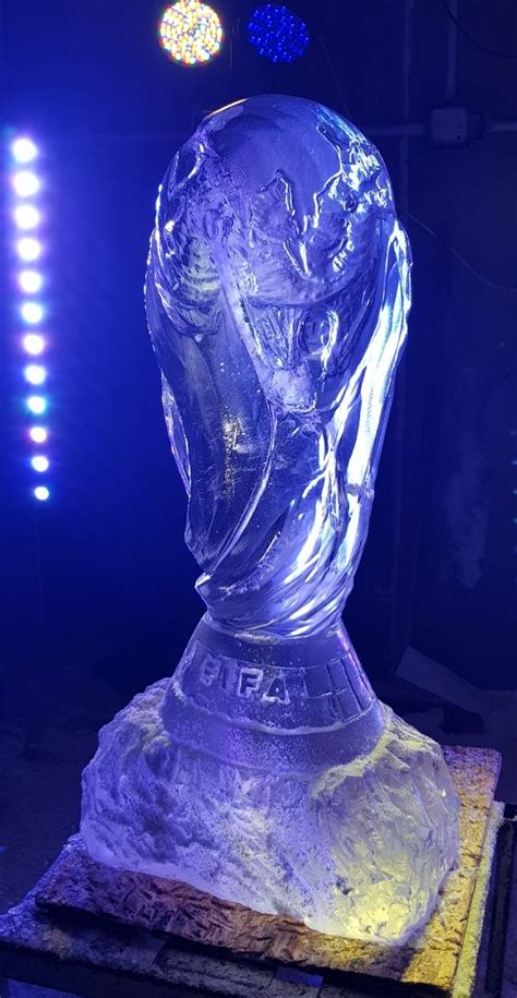 World Cup Football Ice Sculpture Vodka Luge | Esculturas de hielo, Arte de hielo, Escultura