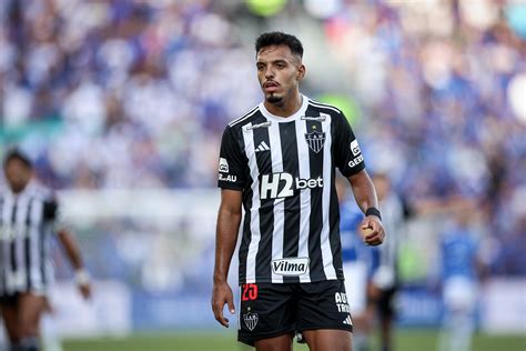 Em estreia pelo Atlético-MG, Gabriel Menino revela surpresa com clima