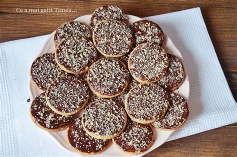 Biscuiti Cu Alune Si Glazura De Ciocolata Retete Timea