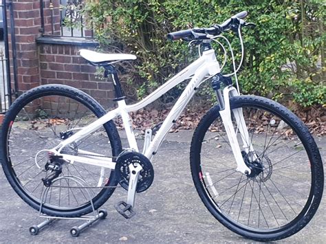 Giant Women's hybrid Bike | in Oldham, Manchester | Gumtree