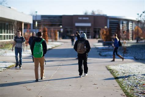 The First Snowfall Of The 2013 14 School Year At Manchester University