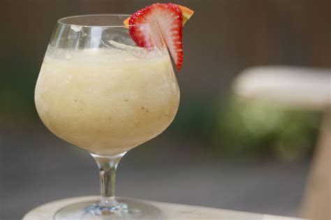 Quick + delicious banana daiquiri recipe at Edible Times