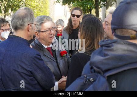 Jean Luc Melechon Assiste Aux Fun Railles D Alain Krivine Au Cimeti Re