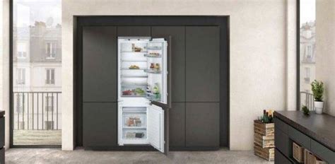 Установка холодильника на кухне своими руками: габаритного ...