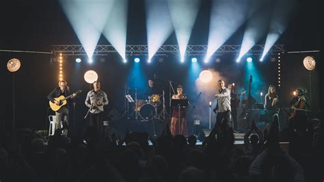 Concert Les Jumeaux Avec Leurs Musiciens Festif Youtube