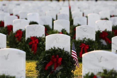 Honoring Veterans: Wreaths Across America Volunteers Commemorate with ...