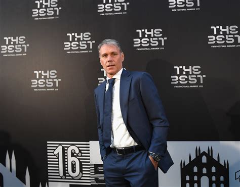 Van Basten Wary Of 40m Zirkzee Move To Milan He Still Has It All To