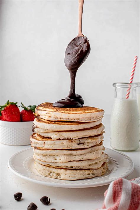 Nutella Pancakes (chocolate hazelnut filled pancakes) • Pancake Recipes