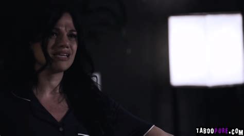 Gizelle Expands Her Pussy For Sexual Knowledge