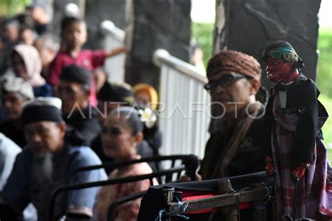 KESENIAN TRADISIONAL SUNDA DI KEBUN RAYA BOGOR ANTARA Foto