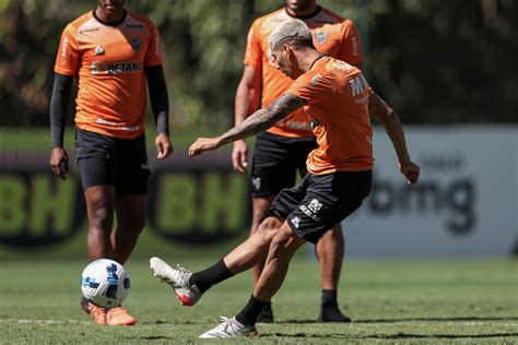 Titular Do Galo Sofre Dores E Turco Ganha Poss Vel Desfalque De Ltima