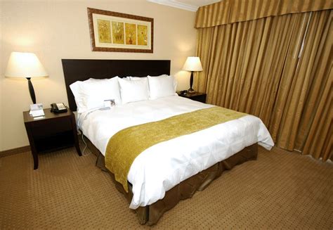 Radisson Suites Hotel | Buena Park, CA