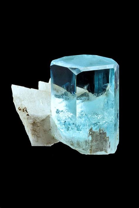 Aquamarine | Горные породы и минералы, Минеральные кристаллы ...