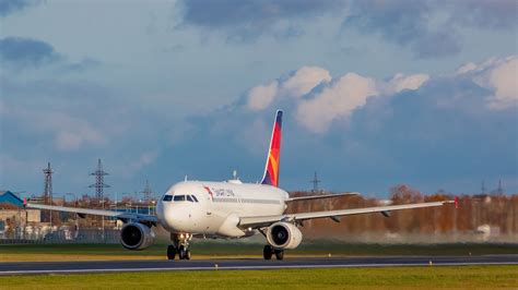 Smartlynx Airbus A320 Returns To Tallinn After Bird Strike