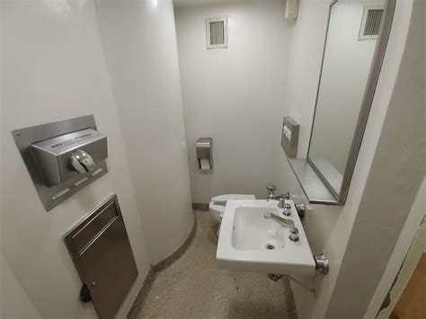 Frank Lloyd Wright Bathroom Features