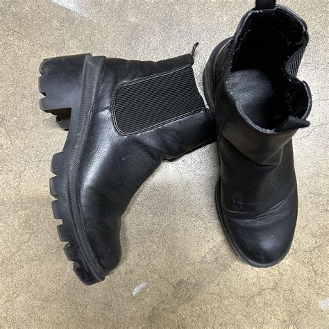 Black Chelsea boots #blackboots #boots #goingout - Depop