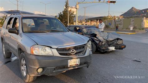 Tsuru Se Pasa El Alto En Calzada Francisco I Madero De Saltillo Y