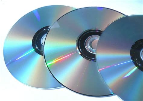 CD-R vs CD-ROM: Difference and Comparison