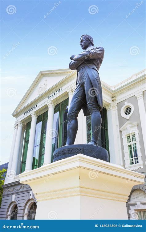 Singapore, Sir Stamford Raffles Statue. Editorial Photo - Image of colonial, building: 142032306