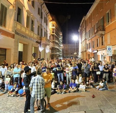 I Buskers Invadono La Piazza Notte Bianca A Mirandola Gazzetta Di Modena