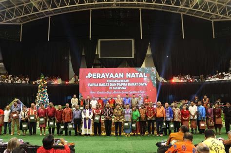 Kapolda Papua Menghadiri Perayaan Natal Bersama Papua Barat