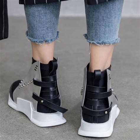ТОП 40 НЕБАНАЛЬНЫХ ПАР ОБУВИ — Teletype | Fashion shoes, Womens boots ...