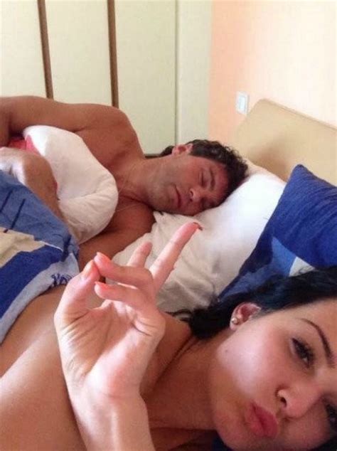 So An 18 Old Took A Pic In Bed With 43 Year Old Jaromir Jagr Hockey