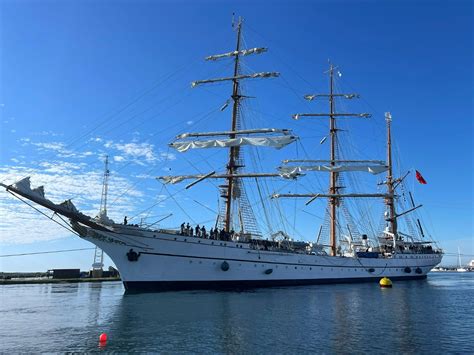 Navio Escola Sagres Atracou Em Aveiro Pela Primeira Vez O Ilhavense