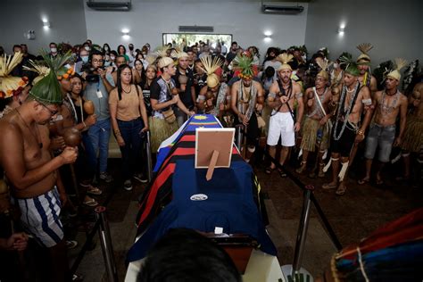 Rituais Ind Genas Marcam Funeral De Indigenista Assassinado Na Amaz Nia