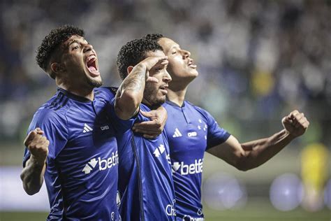 Gol No Fim Cruzeiro Bate N Utico E Avan A Na Copa Do Brasil